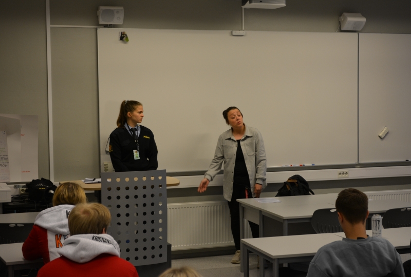 Sandra fra politiet og Ane fra Kristiansund kommune informerte russen